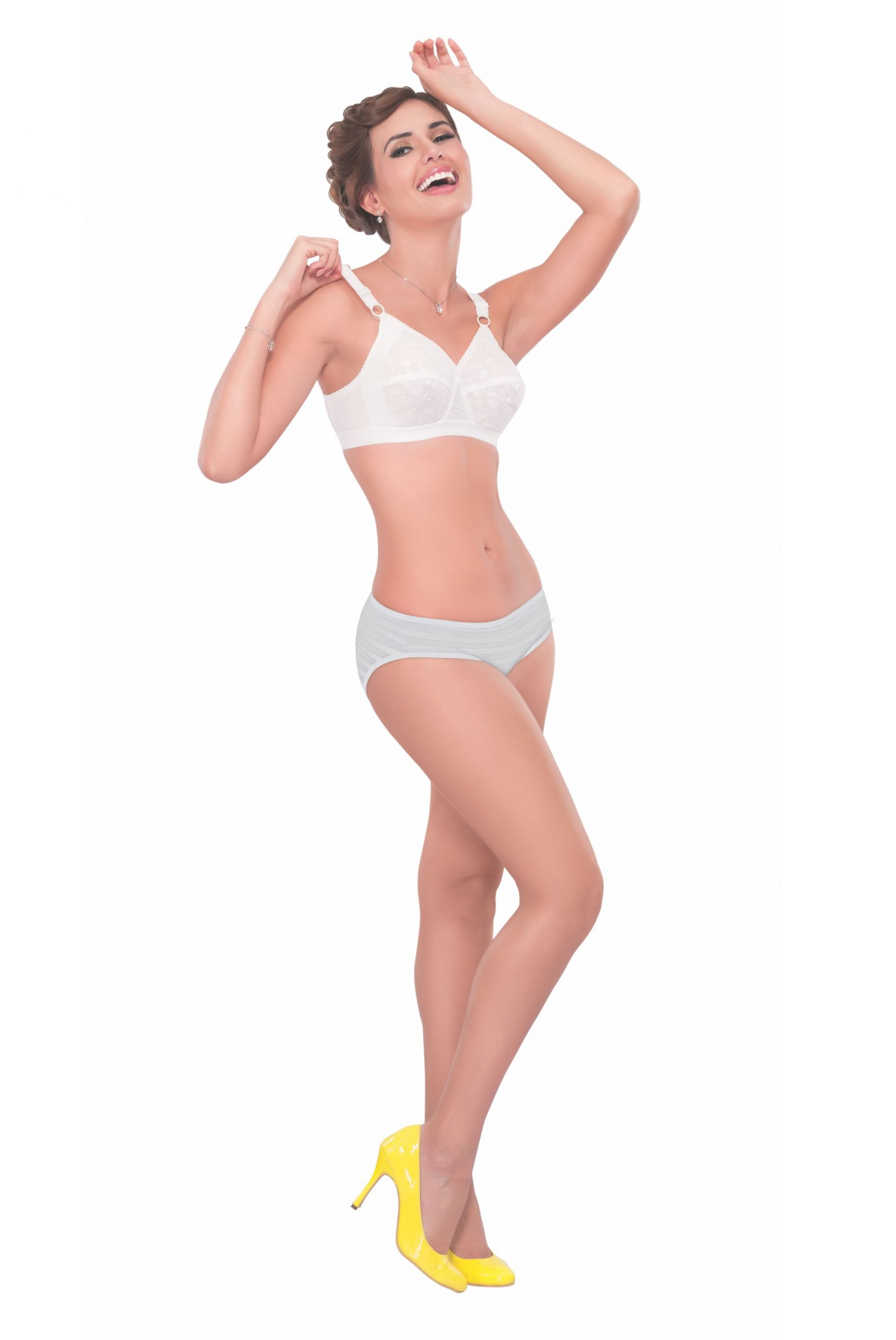 BODYCARE Smooth Seamless Bra in White Colour with Detachable Strap – Rocky  Factory